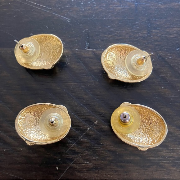 Set of 2 pairs of oval shaped gold tone with blue/pink color earrings - Picture 6 of 6